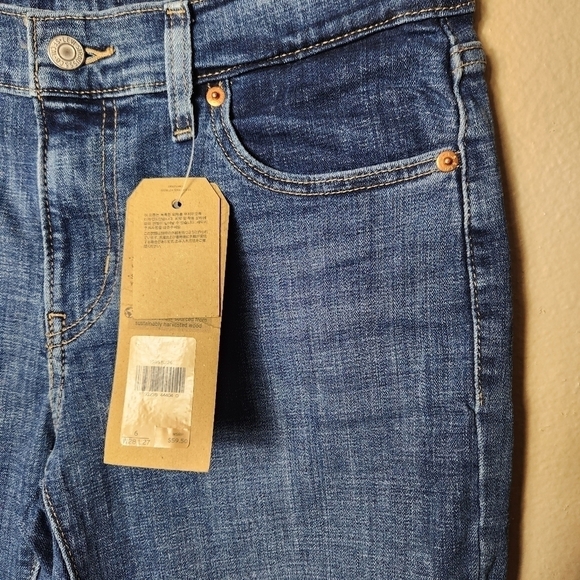 Levis Womens Boyfriend Hypersoft Lightly Distressed Cuffed Jeans-Sz 28x27 (NWT) - Picture 4 of 11